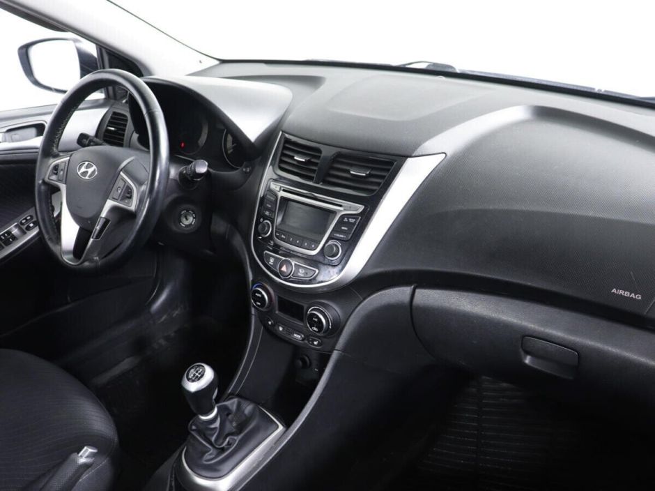 Hyundai Solaris, 1.6 л, МТ, 2015 фото 9