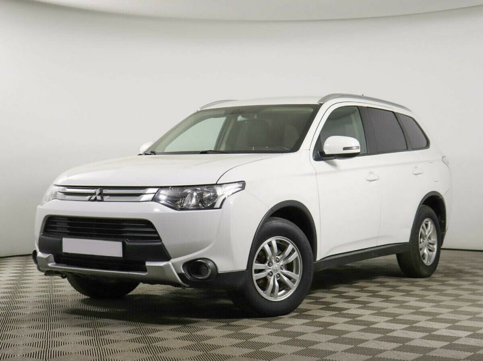 Mitsubishi Outlander, 2.0 л, Вариатор, 2015 фото 3