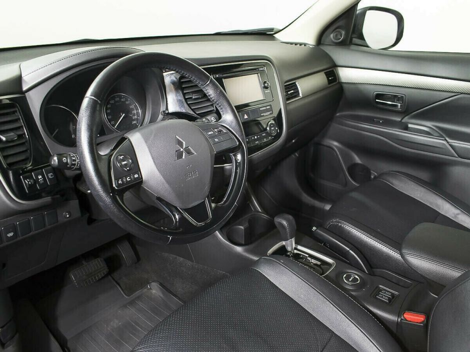 Mitsubishi Outlander, 2.0 л, Вариатор, 2016 фото 2