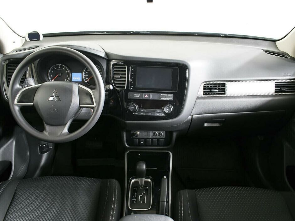 Mitsubishi Outlander, 2.0 л, Вариатор, 2016 фото 2