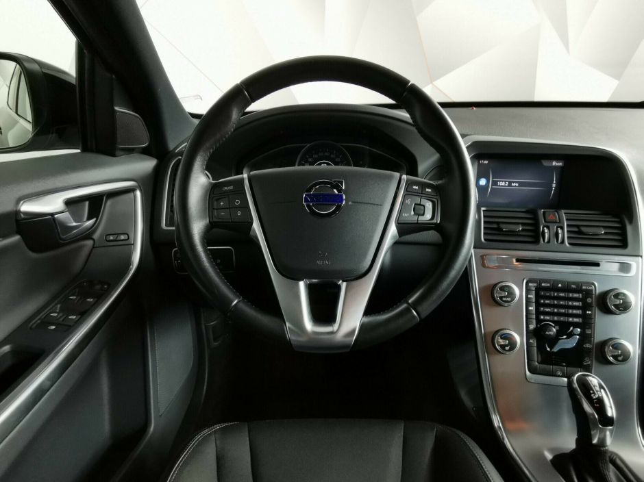 Volvo XC60, 2.0 л, АТ, 2016 фото 2