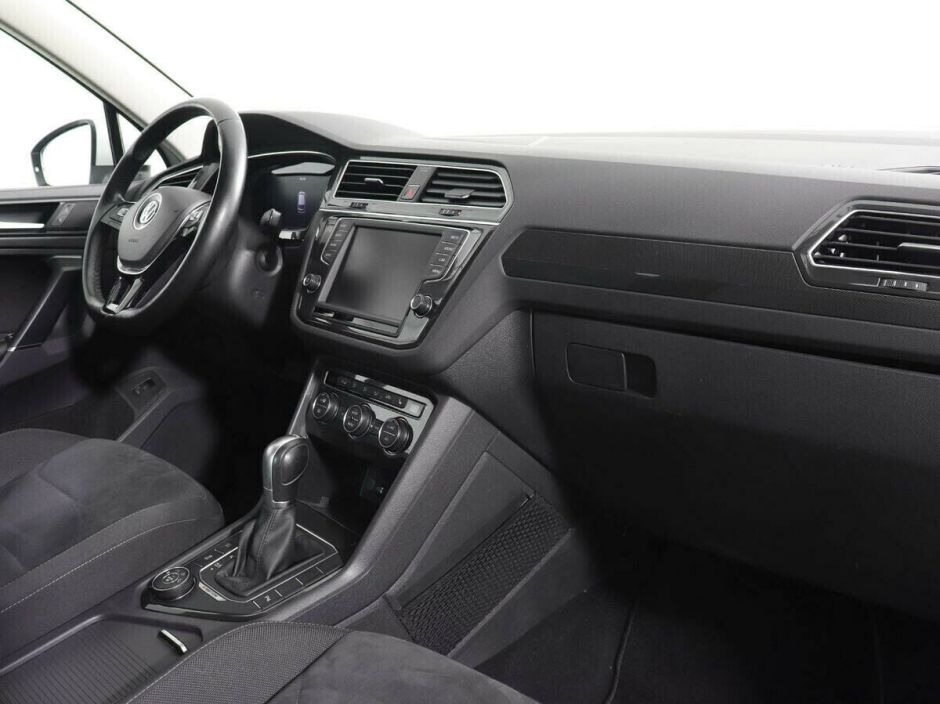 Volkswagen Tiguan, 2.0 л, Робот, 2018 фото 7