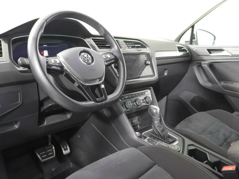 Volkswagen Tiguan, 1.5 л, Робот, 2018 фото 9