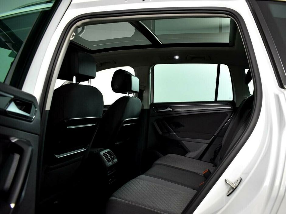 Volkswagen Tiguan, 2.0 л, Робот, 2018 фото 1