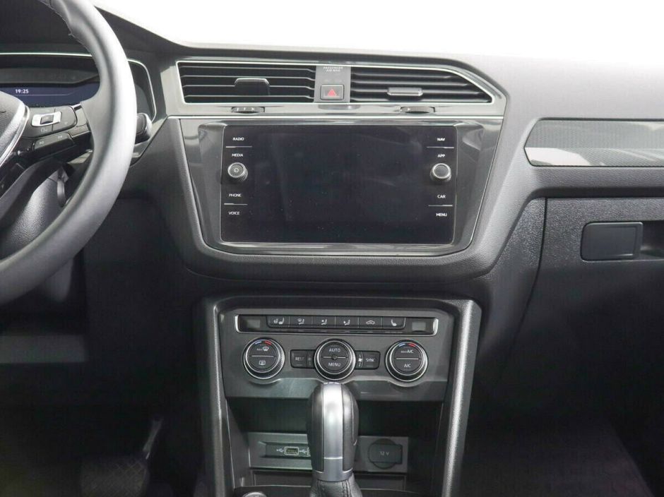 Volkswagen Tiguan, 2.0 л, Робот, 2017 фото 10