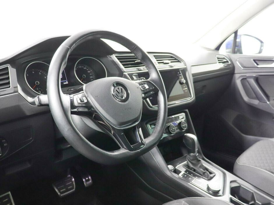 Volkswagen Tiguan, 2.0 л, Робот, 2018 фото 9