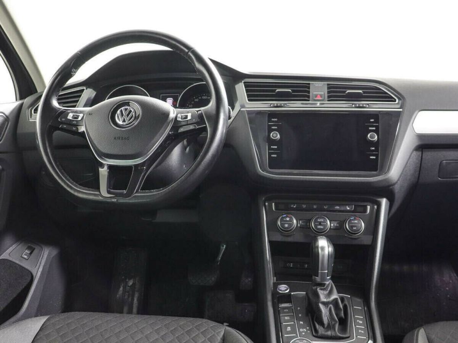 Volkswagen Tiguan, 2.0 л, Робот, 2018 фото 9