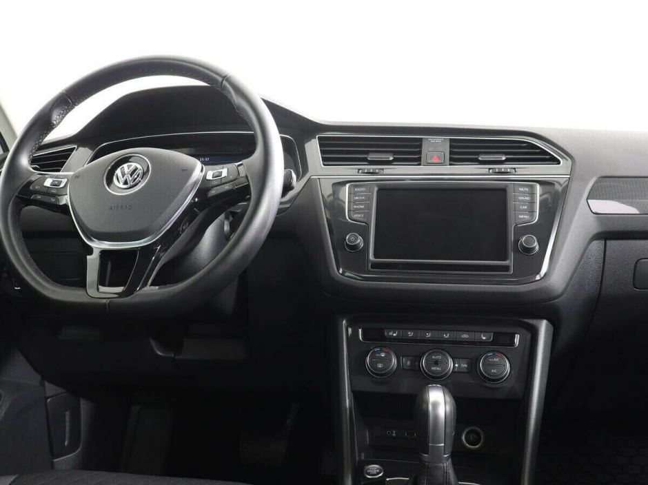 Volkswagen Tiguan, 2.0 л, Робот, 2018 фото 9
