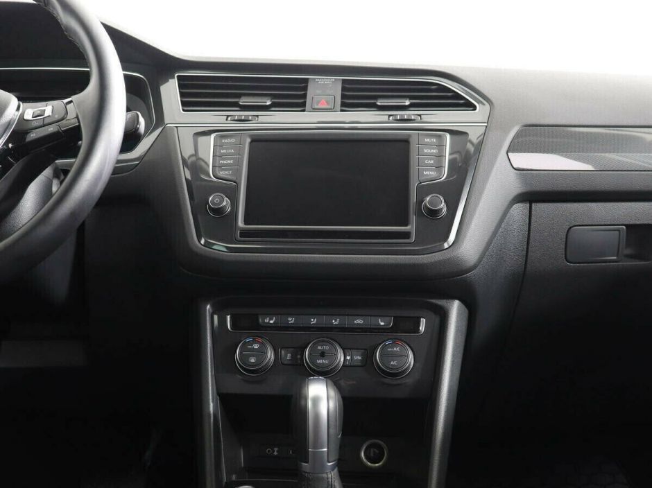 Volkswagen Tiguan, 2.0 л, Робот, 2018 фото 2