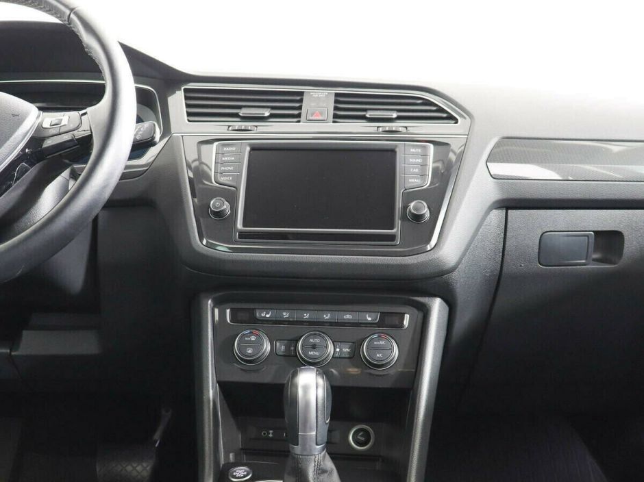 Volkswagen Tiguan, 2.0 л, Робот, 2017 фото 10