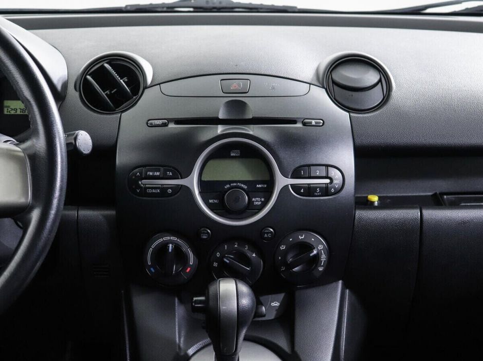 Mazda 2, 1.5 л, АТ, 2009 фото 2