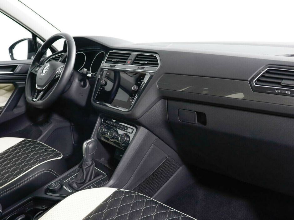 Volkswagen Tiguan, 2.0 л, Робот, 2019 фото 7