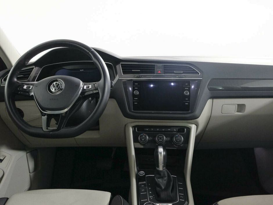 Volkswagen Tiguan, 2.0 л, АТ, 2018 фото 2