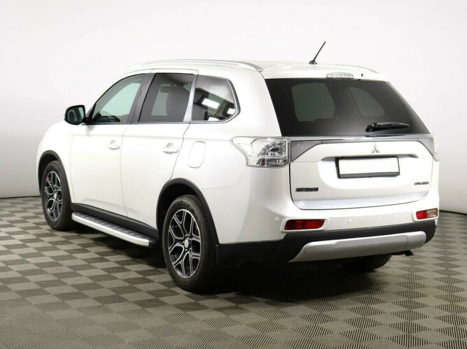 Mitsubishi Outlander, 2.4 л, Вариатор, 2014 фото 6