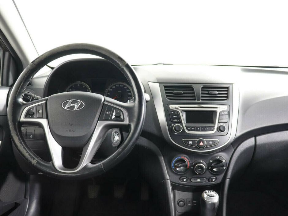 Hyundai Solaris, 1.6 л, МТ, 2016 фото 2