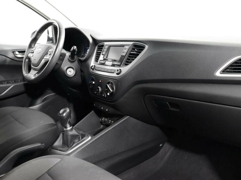 Hyundai Solaris, 1.6 л, МТ, 2017 фото 8