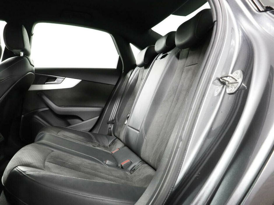 Audi A4, 2.0 л, Робот, 2017 фото 9