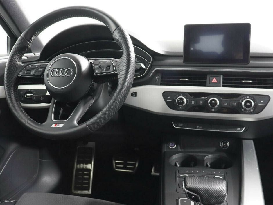 Audi A4, 2.0 л, Робот, 2017 фото 1