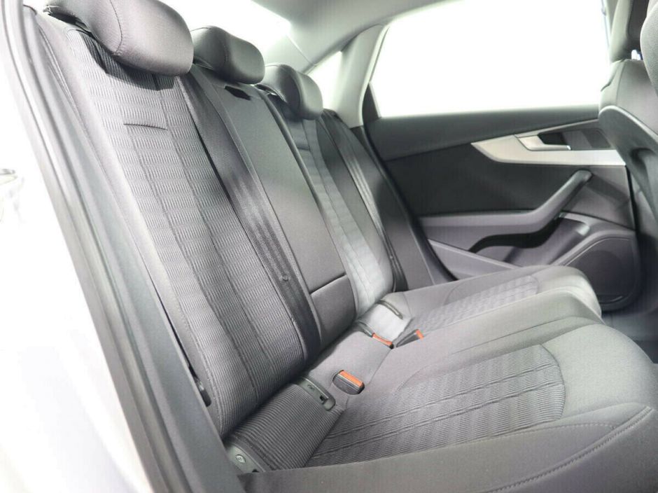 Audi A4, 2.0 л, Робот, 2018 фото 1