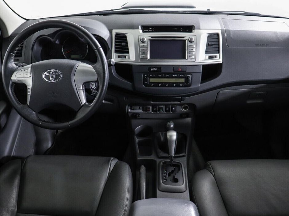 Toyota Hilux, 3.0 л, АТ, 2012 фото 8