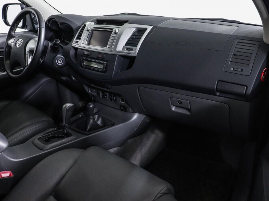 Toyota Hilux, 3.0 л, АТ, 2012 фото 2