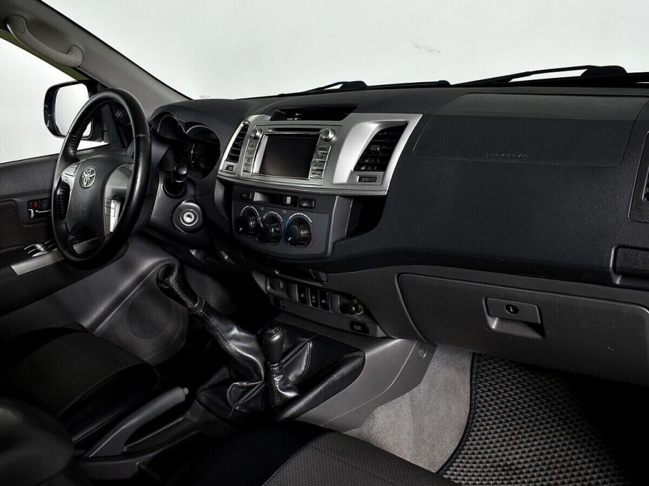 Toyota Hilux, 2.5 л, МТ, 2013 фото 2