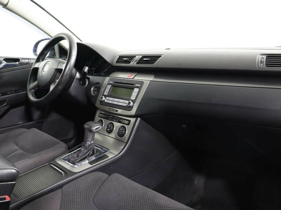 Volkswagen Passat, 2.0 л, АТ, 2010 фото 2