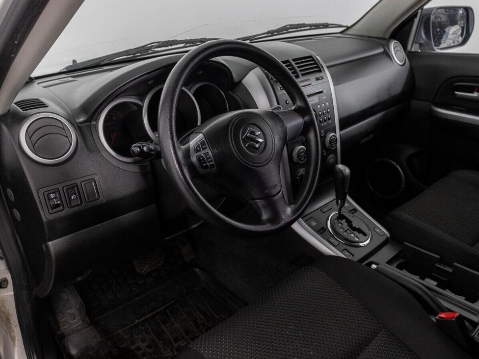 Suzuki Grand Vitara, 2.0 л, АТ, 2010 фото 7