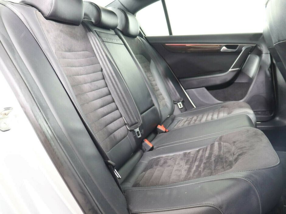 Volkswagen Passat, 1.8 л, Робот, 2012 фото 8