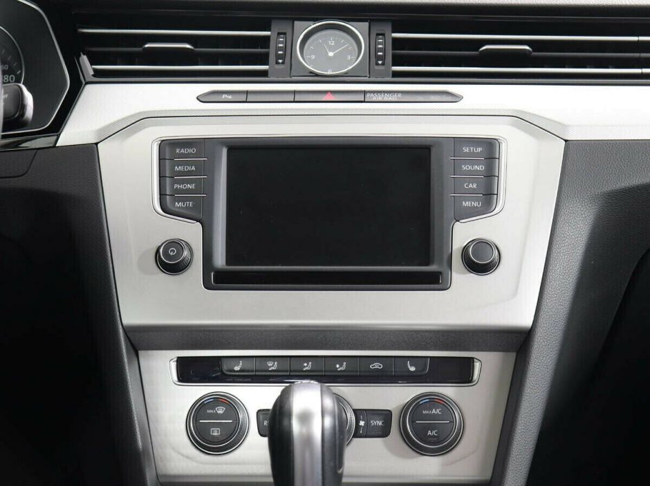 Volkswagen Passat, 1.8 л, Робот, 2016 фото 2