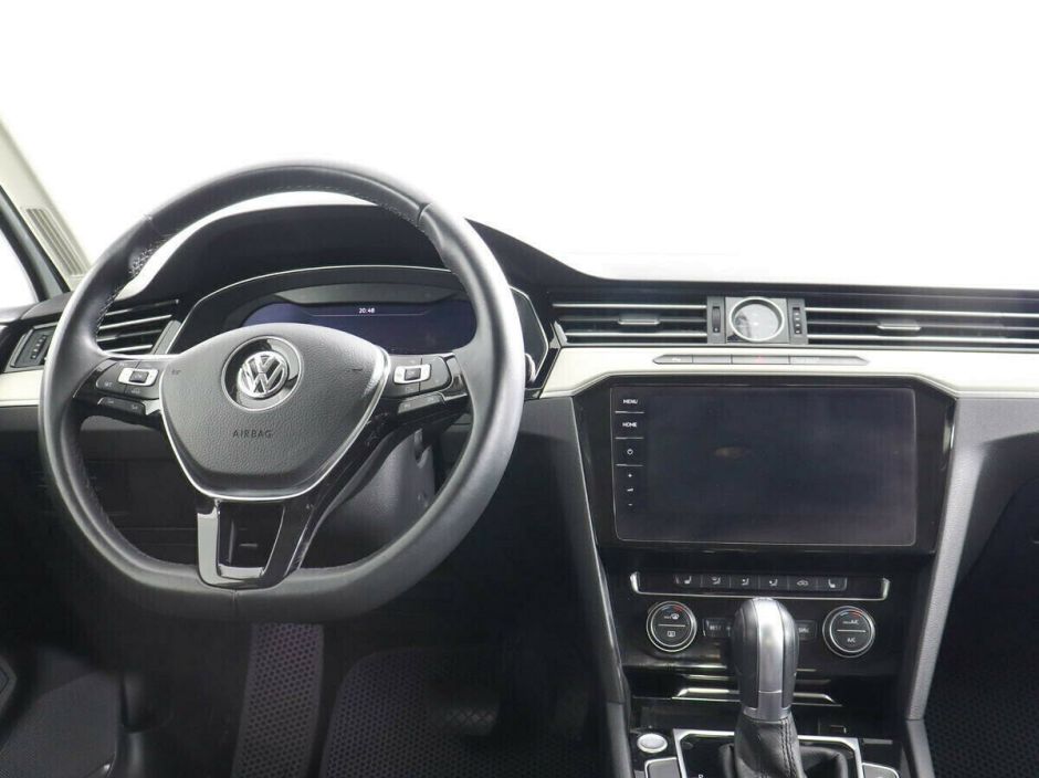 Volkswagen Passat, 1.8 л, Робот, 2017 фото 8