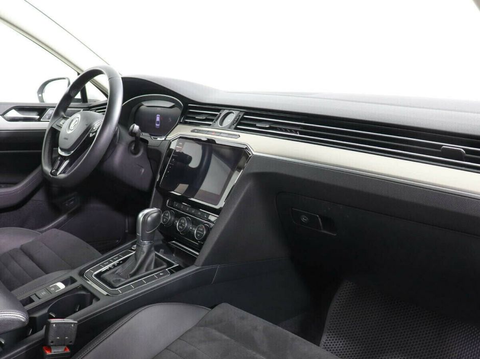Volkswagen Passat, 1.8 л, Робот, 2017 фото 2