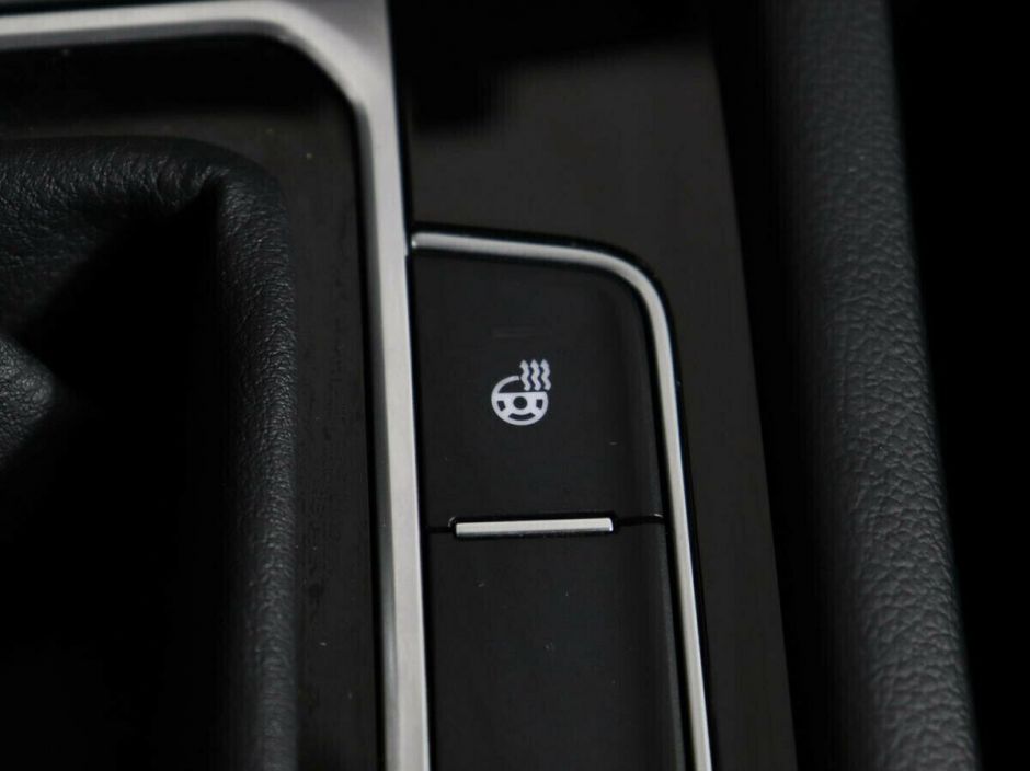 Volkswagen Passat, 1.8 л, Робот, 2018 фото 11