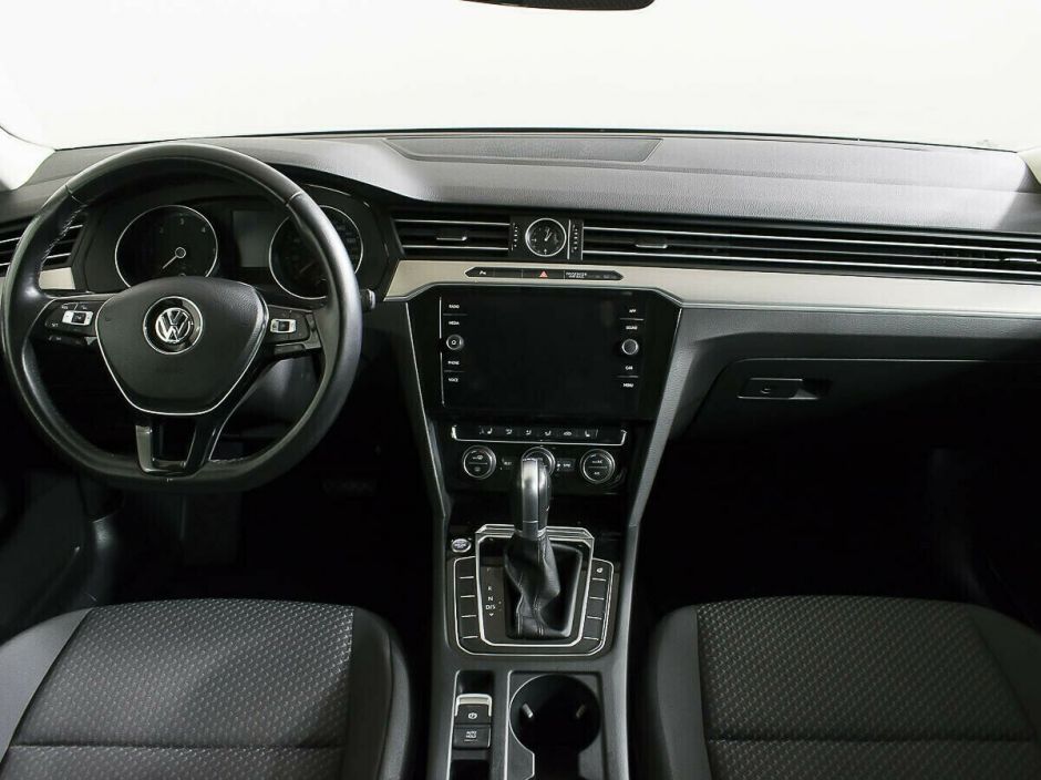 Volkswagen Passat, 2.0 л, Робот, 2017 фото 9