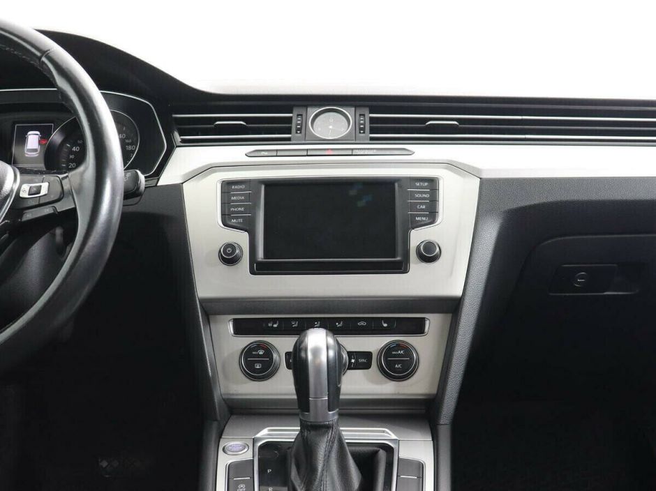 Volkswagen Passat, 1.4 л, Робот, 2017 фото 7