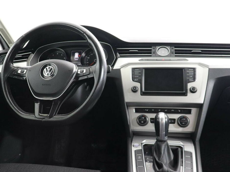 Volkswagen Passat, 1.4 л, Робот, 2017 фото 8