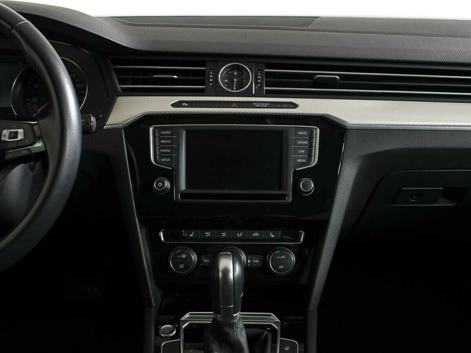Volkswagen Passat, 1.5 л, Робот, 2018 фото 10