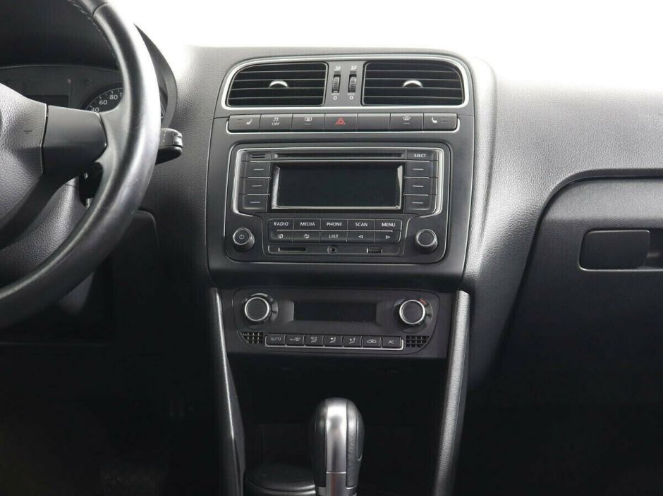 Volkswagen Polo, 1.6 л, АТ, 2011 фото 2
