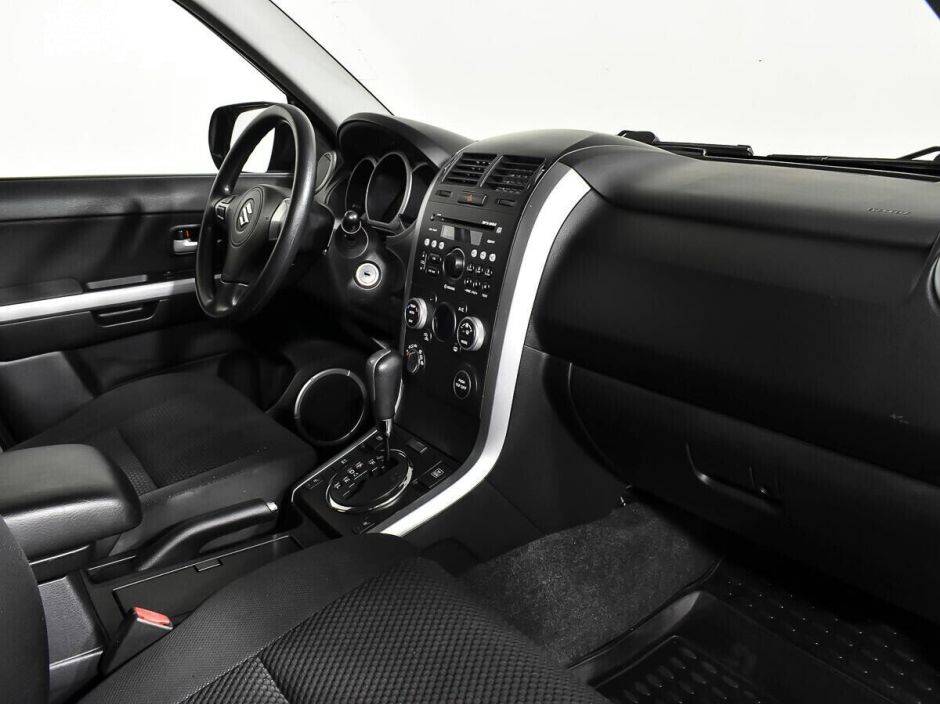 Suzuki Grand Vitara, 2.0 л, АТ, 2010 фото 2