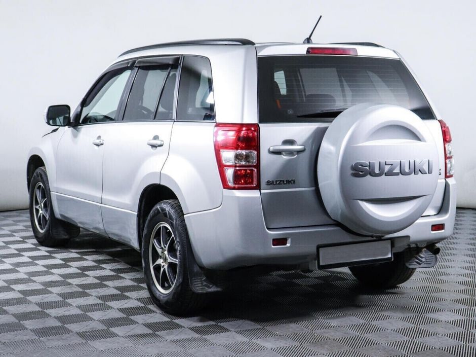 Suzuki Grand Vitara, 2.0 л, МТ, 2011 фото 6