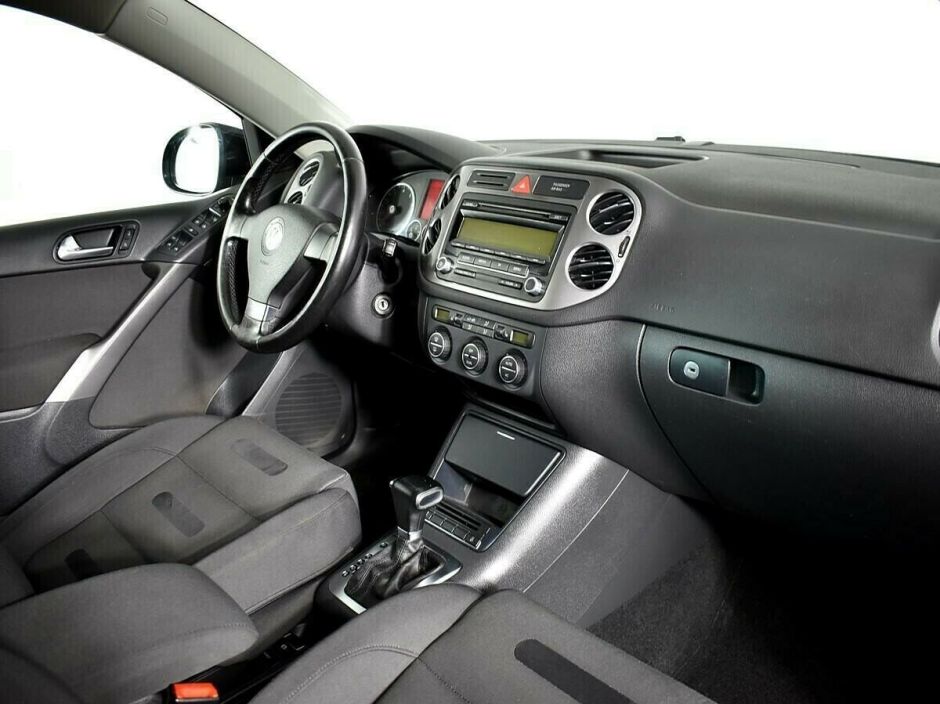 Volkswagen Tiguan, 2.0 л, АТ, 2010 фото 2