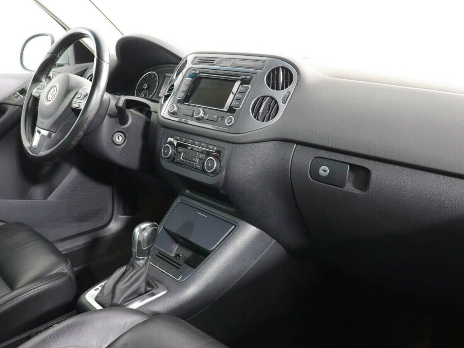 Volkswagen Tiguan, 2.0 л, АТ, 2015 фото 1