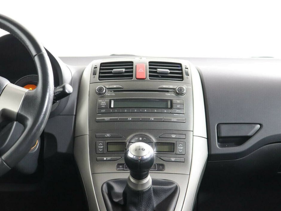 Toyota Auris, 1.6 л, МТ, 2010 фото 2