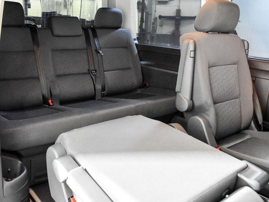 Volkswagen Multivan, 2.0 л, МТ, 2009 фото 2