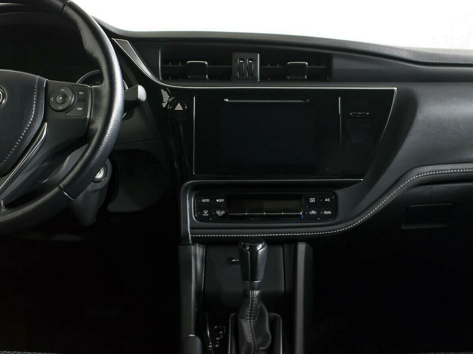 Toyota Corolla, 1.6 л, Вариатор, 2017 фото 2