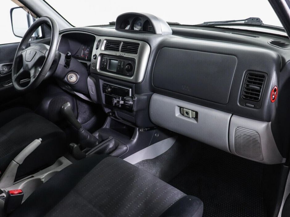 Mitsubishi Pajero Sport, 3.0 л, АТ, 2004 фото 2