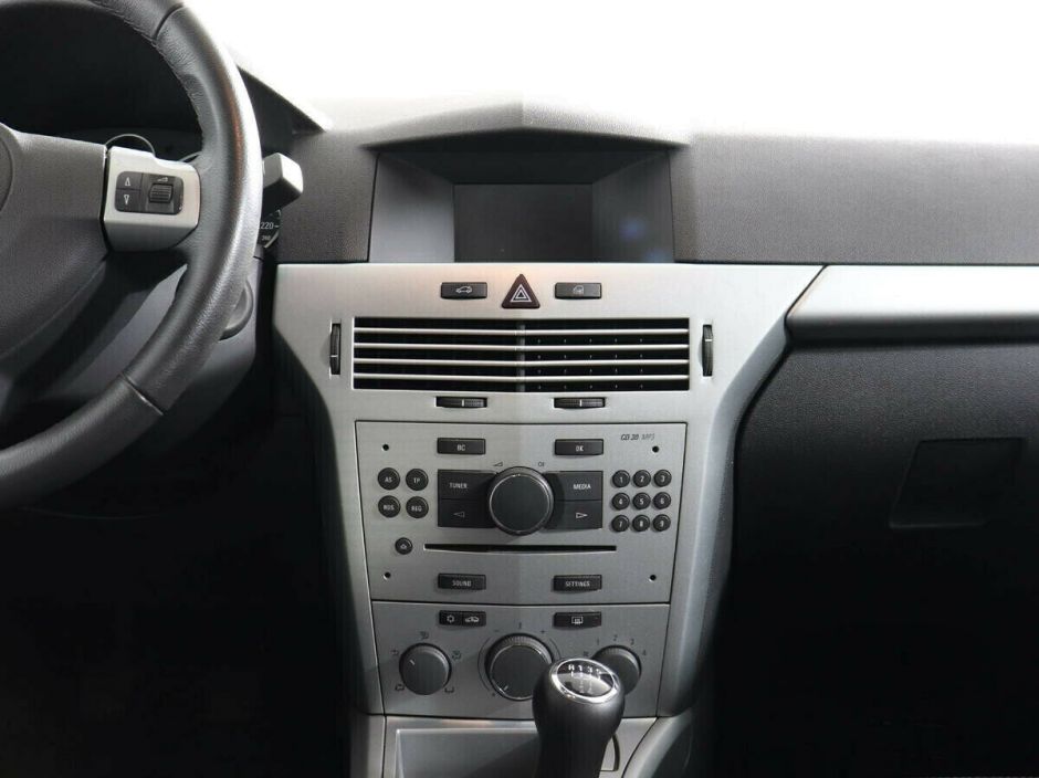 Opel Astra, 1.8 л, МТ, 2012 фото 8