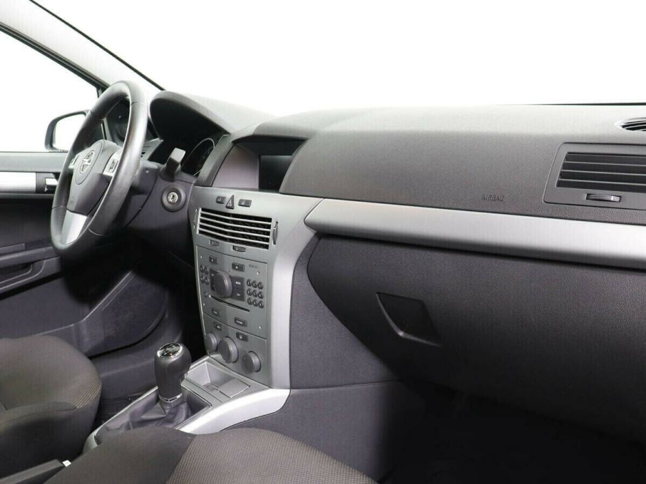 Opel Astra, 1.8 л, МТ, 2012 фото 2