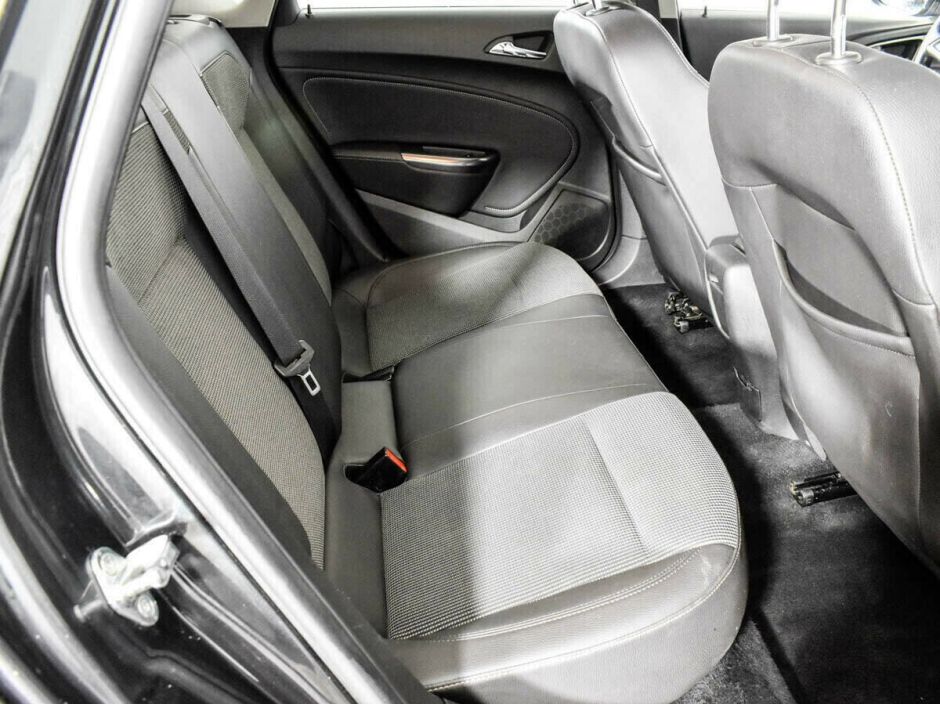 Opel Astra, 1.4 л, АТ, 2011 фото 1