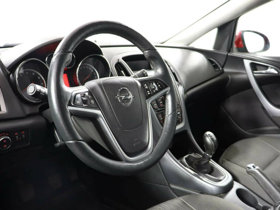 Opel Astra, 1.6 л, МТ, 2013 фото 2
